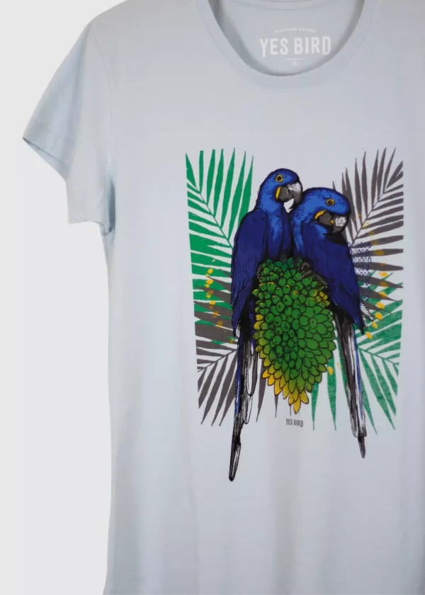 Camiseta Baby-look estonada - Arara-azul-grande (Anodorhynchus hyacinthinus)