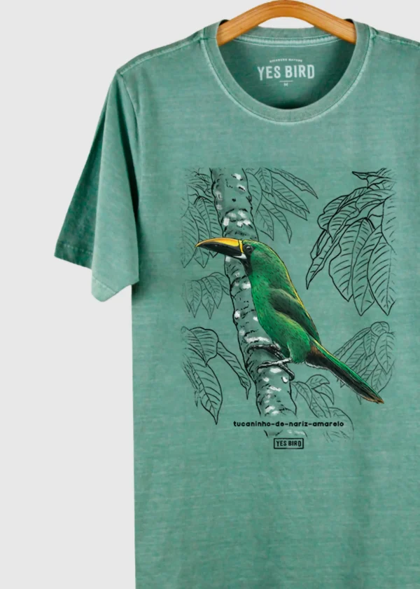 T-shirt masculina - Tucaninho-de-nariz-amarelo (Aulacorhynchus atrogularis)